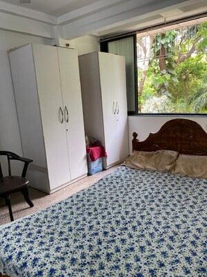 Bedroom in 1 BHK Apartment at Bandra West – for Rent
