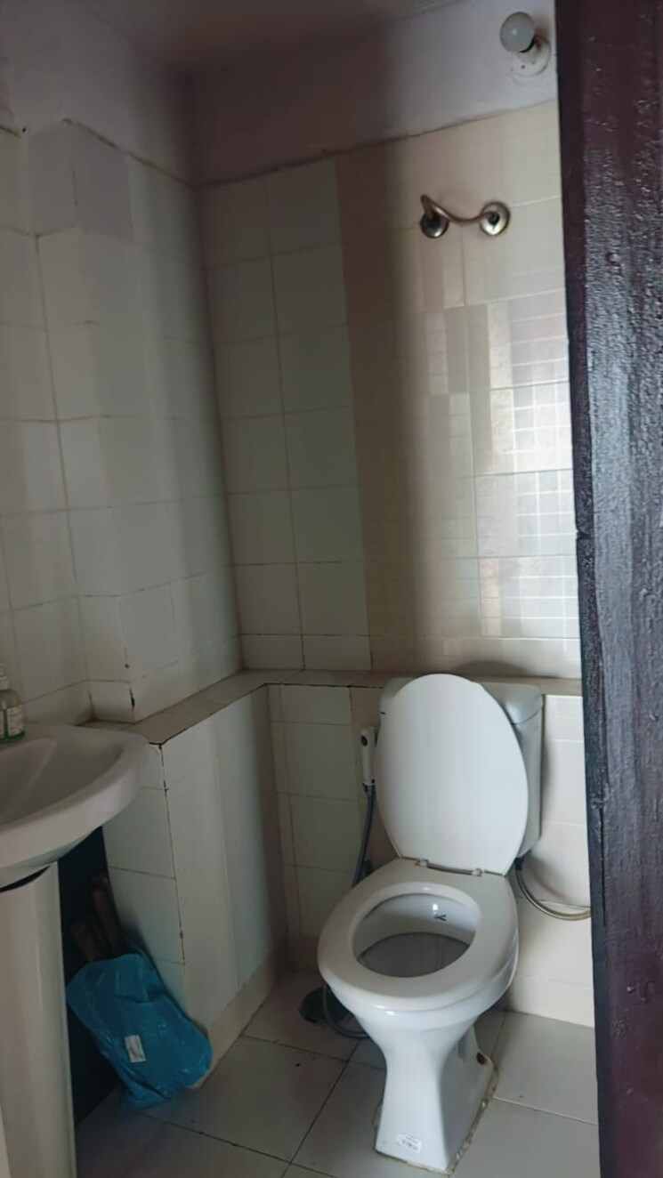 Bathroom, rps-savana 3 Bedroom 1416 Sq.Ft. Apartment In Sector 88 Faridabad 9651497