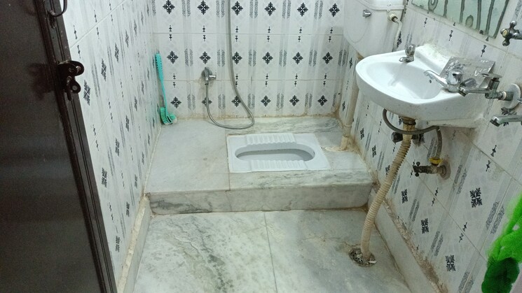 Bathroom, vaishali sector 5 1 Bedroom 550 Sq.Ft. Builder Floor In Vaishali Sector 5 Ghaziabad 9651509
