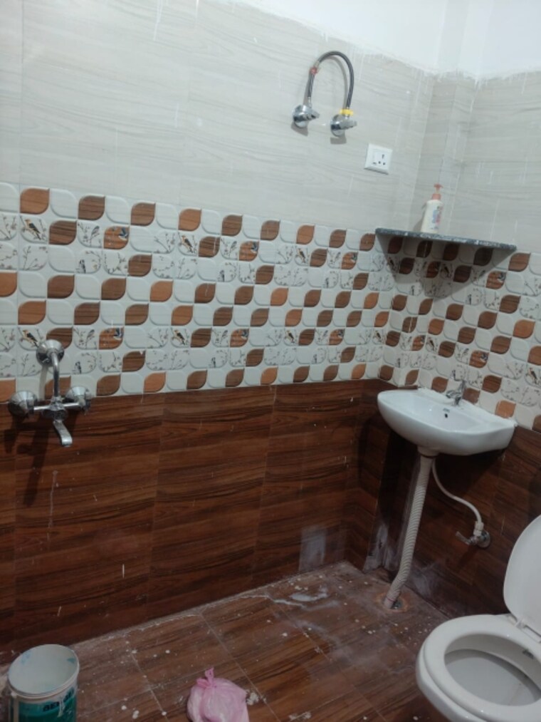 Bathroom, indira nagar 2 Bedroom 1100 Sq.Ft. Independent House In Indira Nagar Lucknow 9651562