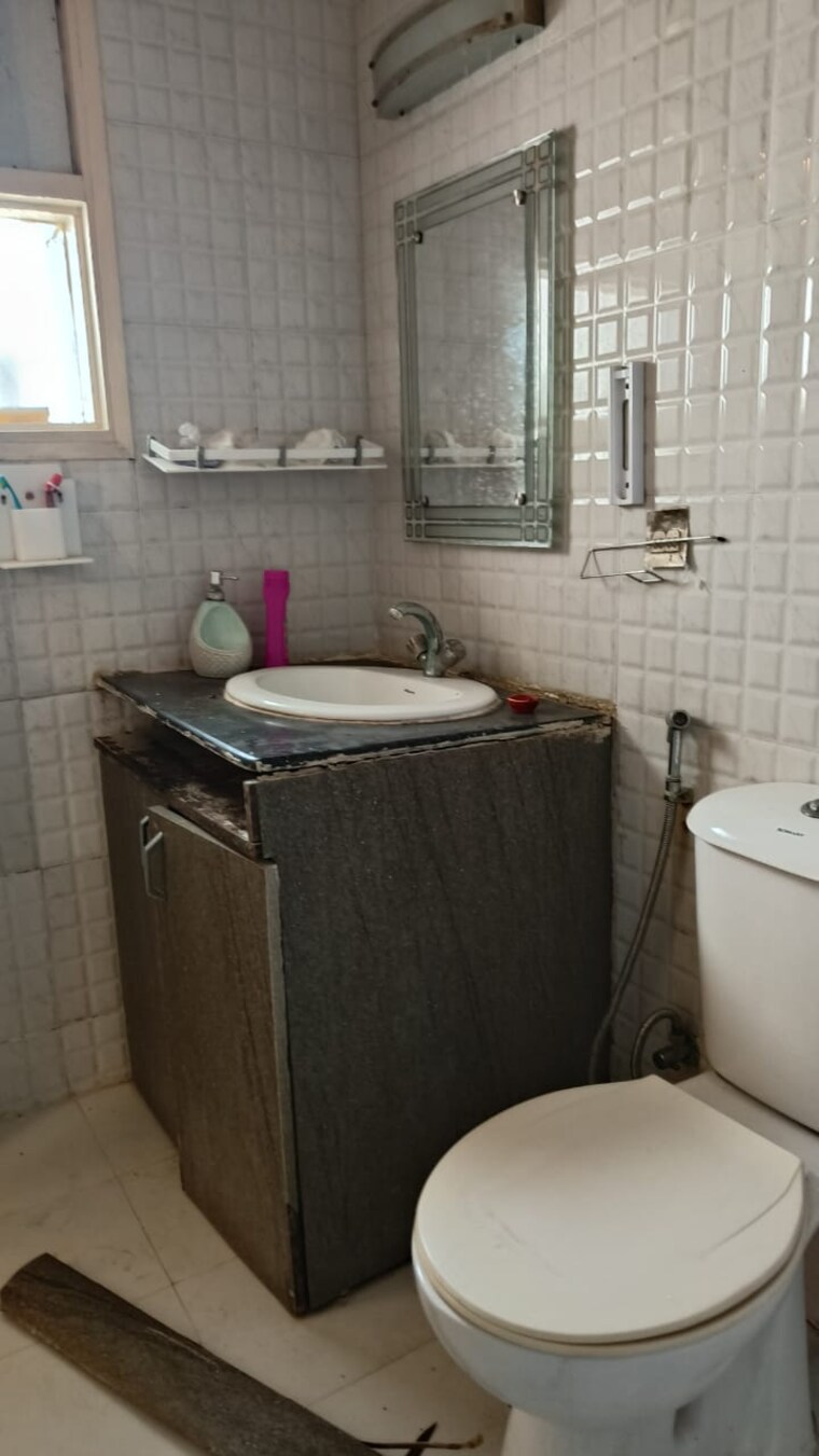 Bathroom, rps-savana 2.5 Bedroom 1350 Sq.Ft. Apartment In Sector 88 Faridabad 9651531