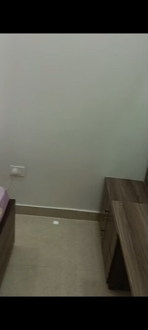 Furnished Amenities in 2.5 BHK Apartment at Signature Global Proxima, Sector 89 – for Rent