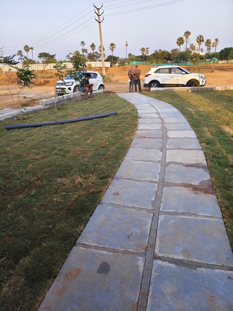 Garden, raviryal  200 Sq.Yd. Plot In Raviryal Hyderabad 9651757