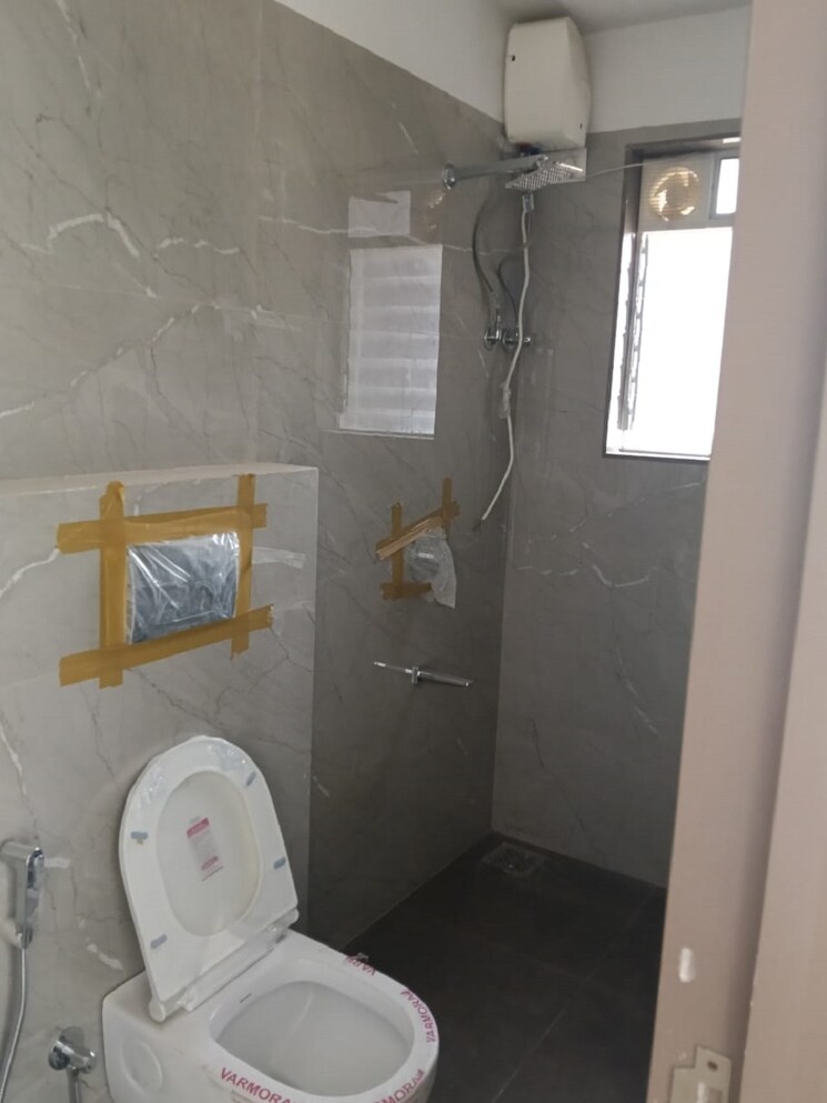 Bathroom, santacruz west 1 Bedroom 500 Sq.Ft. Apartment In Santacruz West Mumbai 9651748