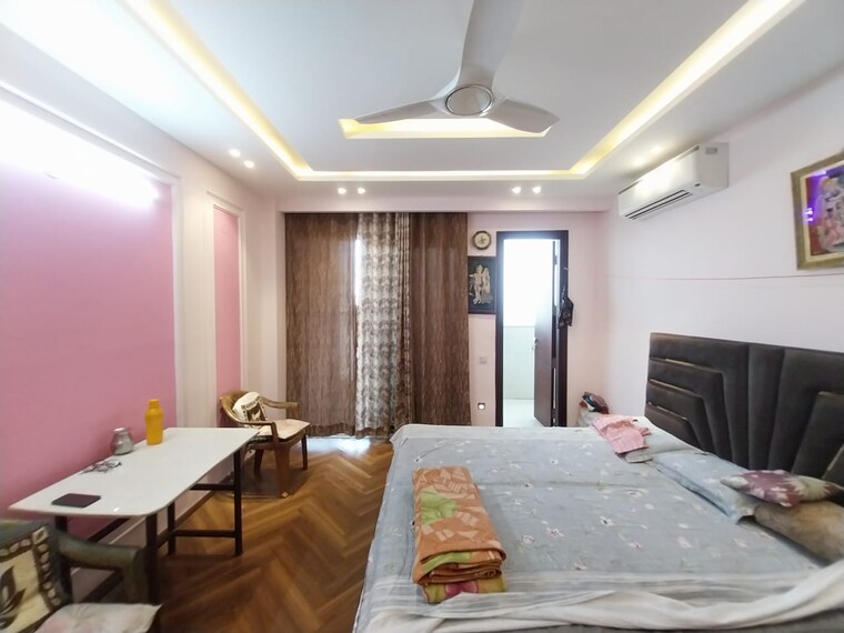 Bedroom, sushant lok i 4 Bedroom 300 Sq.Yd. Builder Floor In Sushant Lok I Gurgaon 9651850