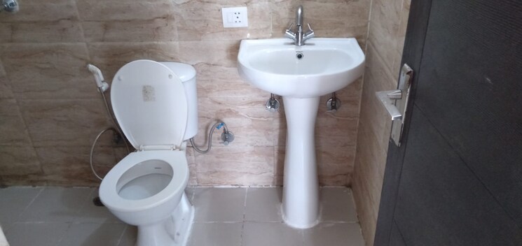 Bathroom, ajnara-le-garden 2 Bedroom 900 Sq.Ft. Apartment In Sector 16b Greater Noida Greater Noida 9651789