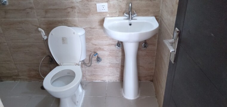 Bathroom, ajnara-le-garden 2 Bedroom 900 Sq.Ft. Apartment In Sector 16b Greater Noida Greater Noida 9651789