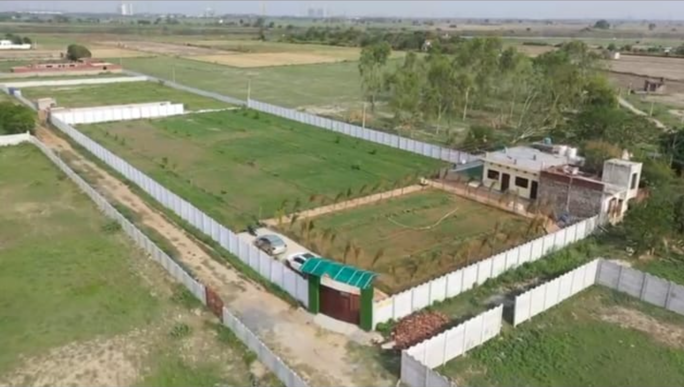 Plot For Sale in Sector 72