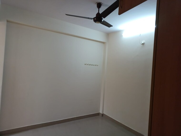 Room, new industrial township 1 2 Bedroom 89 Sq.Yd. Builder Floor In New Industrial Township 1 Faridabad 9652149