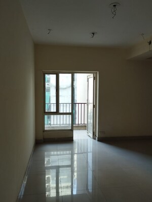 Room in 2 BHK Apartment at Panchsheel Greens II, Sector 16 Greater Noida – for Sale