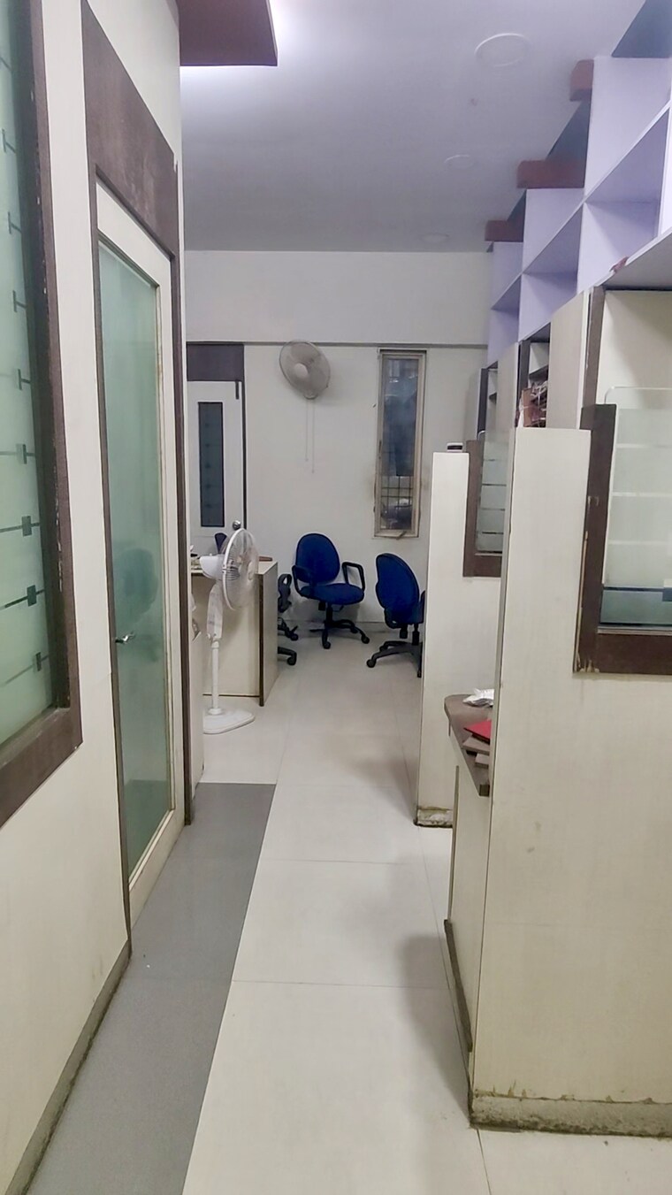 Team Area, malad west Commercial Office Space 300 Sq.Ft. In Malad West Mumbai 9652585