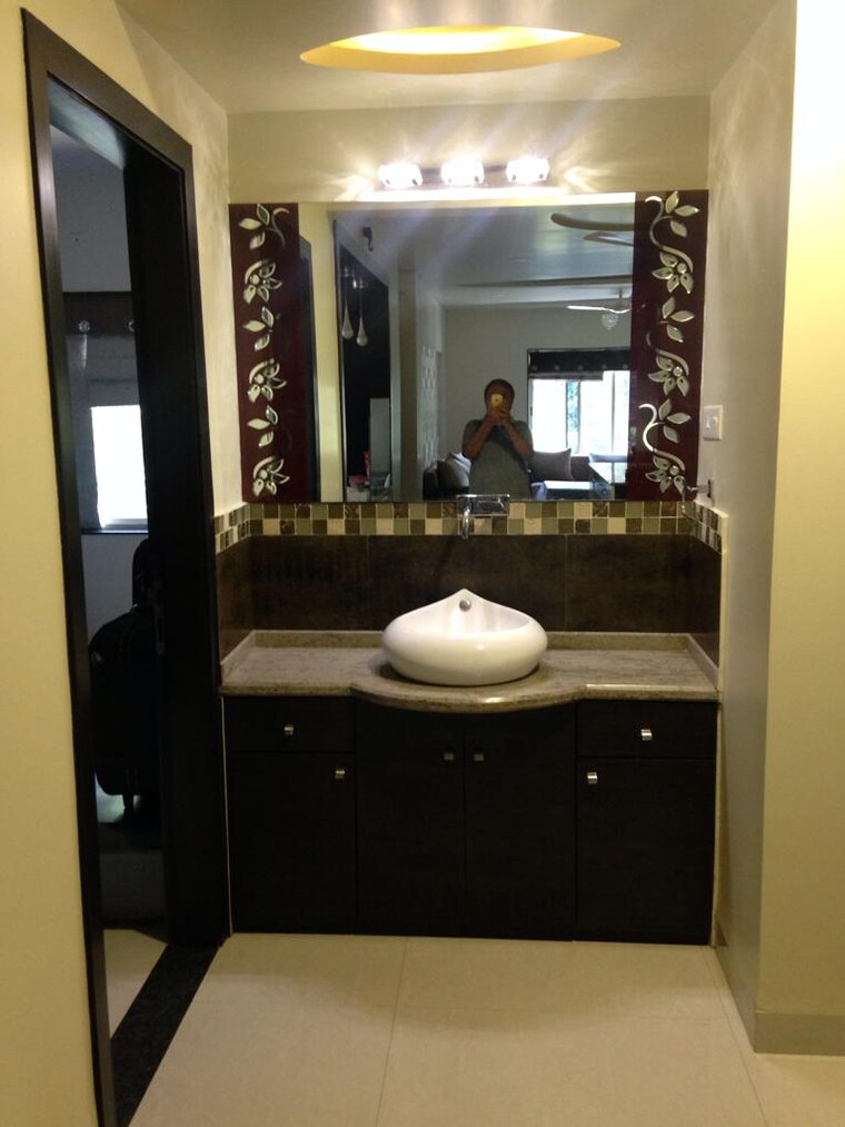 Attached Bathroom, madhav nagar 3 Bedroom 1600 Sq.Ft. Apartment In Madhav Nagar Nagpur 9652018