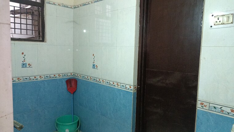 Bathroom, vaishali sector 4 3 Bedroom 1480 Sq.Ft. Builder Floor In Vaishali Sector 4 Ghaziabad 9652225