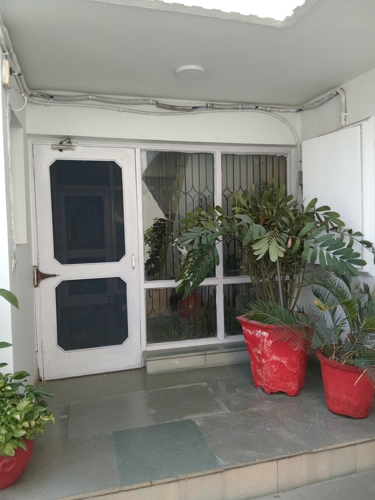 undefined, sector 17a 3 Bedroom 2500 Sq.Ft. Builder Floor In Sector 17a Gurgaon 9652306