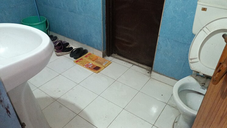 Bathroom, vaishali sector 4 3 Bedroom 1470 Sq.Ft. Builder Floor In Vaishali Sector 4 Ghaziabad 9652276