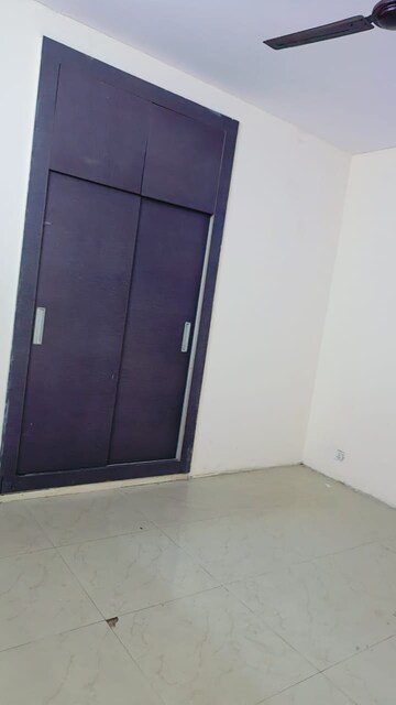 Room in 3 BHK Apartment at Sector 75 – for Rent