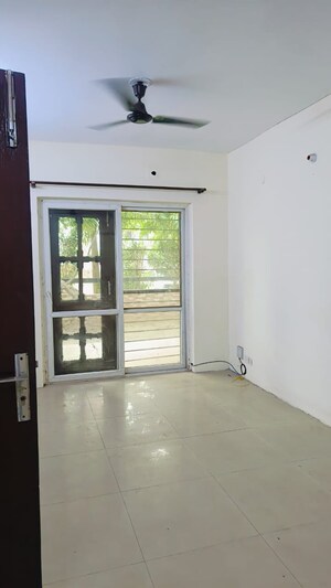 Room in 3 BHK Apartment at Sector 75 – for Rent