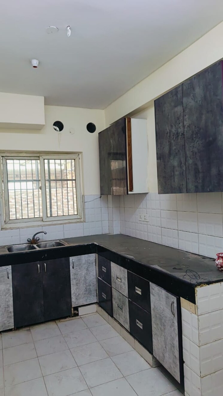 Kitchen, sector 75 3 Bedroom 180 Sq.Yd. Apartment In Sector 75 Faridabad 9652263