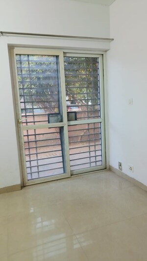 Room in 3 BHK Apartment at Sector 75 – for Rent