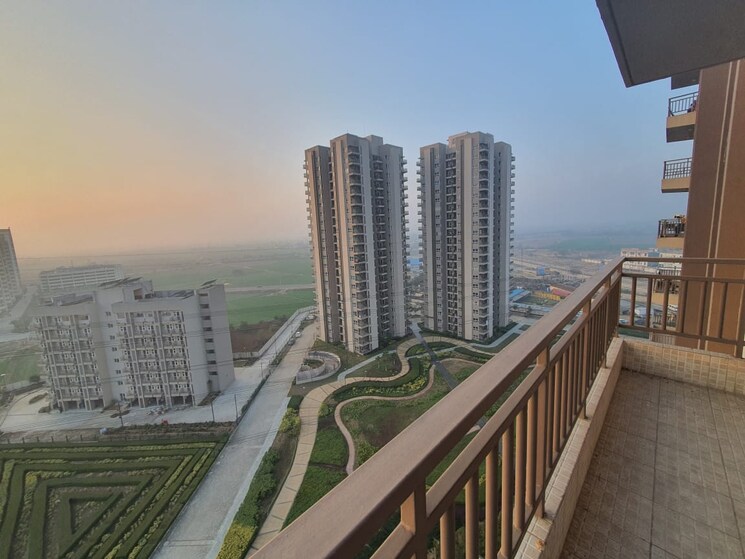 Balcony, rof-aalayas-phase-2 3 Bedroom 864 Sq.Ft. Apartment In Sector 102 Gurgaon 9652317