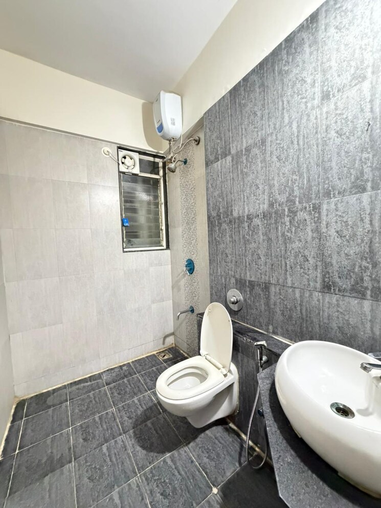 Bathroom, pristine-prolife-1 3 Bedroom 1800 Sq.Ft. Penthouse In Wakad Pune 9652395