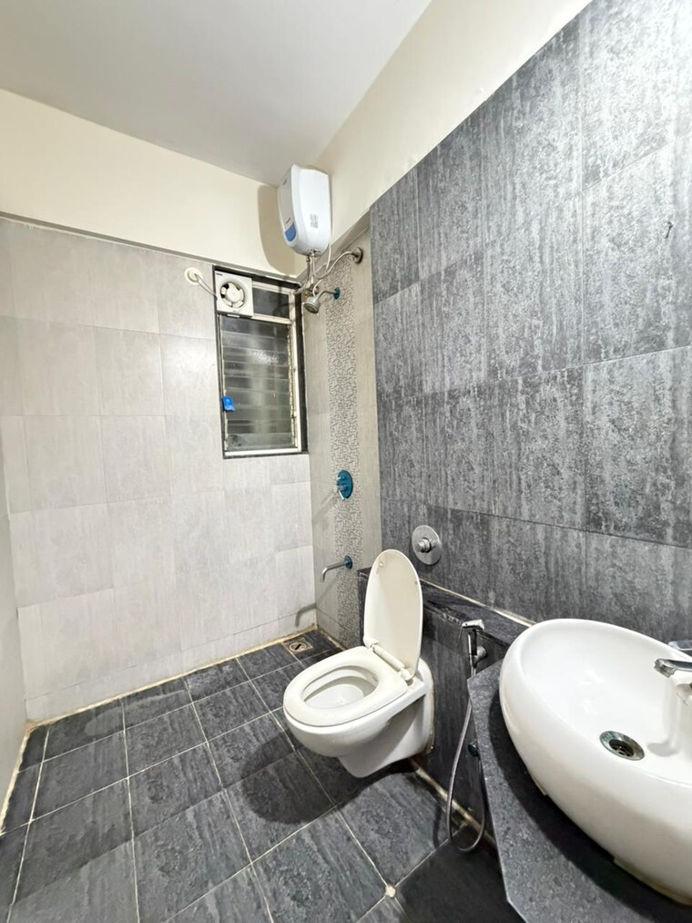 Bathroom, pristine-prolife-1 3 Bedroom 1800 Sq.Ft. Penthouse In Wakad Pune 9652395