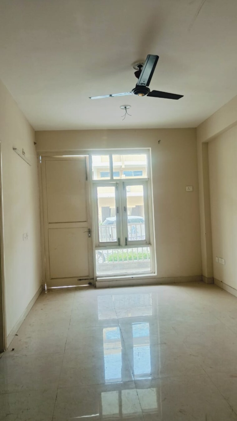 Room, bptp-park-81 3 Bedroom 1882 Sq.Ft. Apartment In Sector 81 Faridabad 9652312