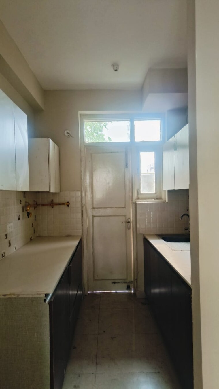 Bathroom, bptp-park-81 3 Bedroom 1882 Sq.Ft. Apartment In Sector 81 Faridabad 9652312