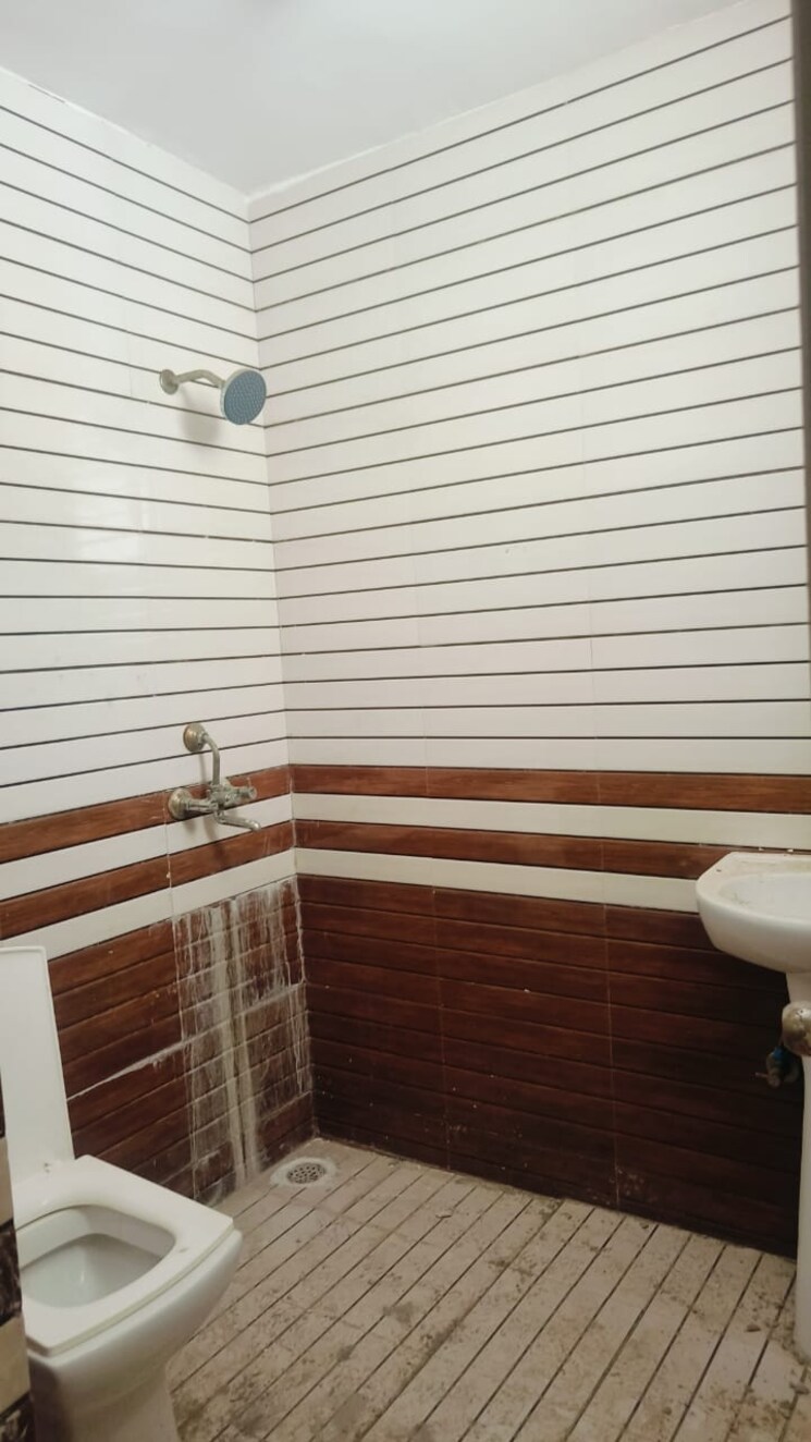 Bathroom, bptp-park-81 3 Bedroom 1882 Sq.Ft. Apartment In Sector 81 Faridabad 9652312
