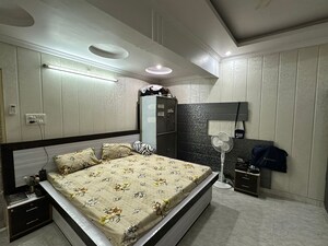 Bedroom in 2 BHK Apartment at Hazratganj – for Rent