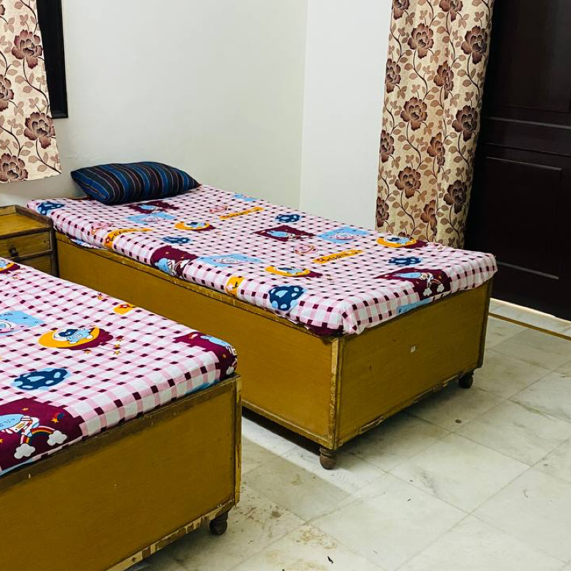Pg For Rent in Sine Girls Pg In Noida 