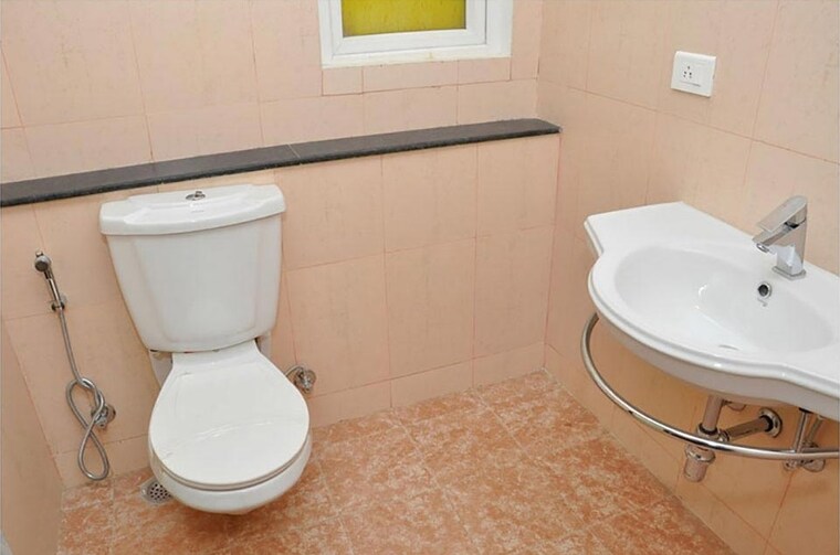 Bathroom, ramprastha-city-the-edge-towers 2 Bedroom 1310 Sq.Ft. Apartment In Sector 37d Gurgaon 9652353