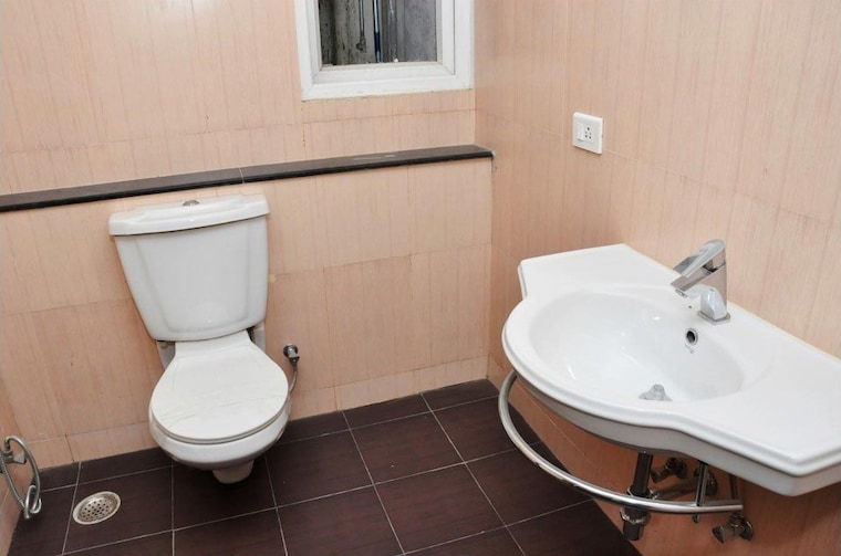 Bathroom, ramprastha-city-the-edge-towers 2 Bedroom 1310 Sq.Ft. Apartment In Sector 37d Gurgaon 9652353