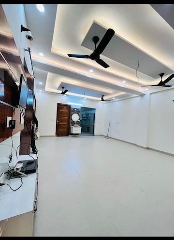 Room in 4 BHK Builder Floor at Sector 37 – for Sale