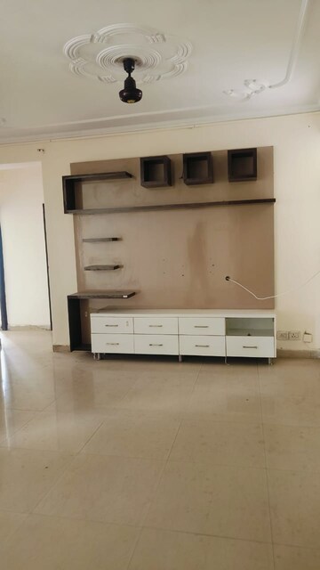 Room in 3 BHK Apartment at Puri Vip Floors, Sector 81 – for Rent