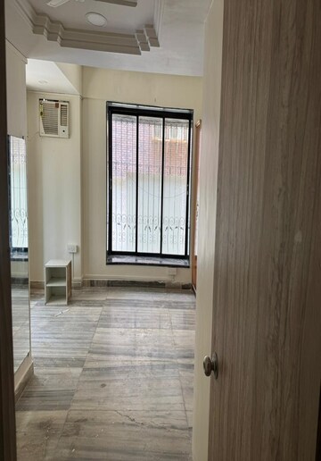 Room in 3 BHK Builder Floor at South City 1 – for Rent