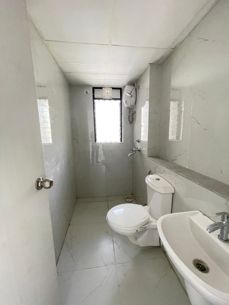 Bathroom, runwal-gardens-phase-i 2 Bedroom 654 Sq.Ft. Apartment In Dombivli East Thane 9652756