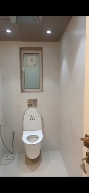 Bathroom in 3.5 BHK Apartment at Avbels Apartment, Pali Hill – for Rent