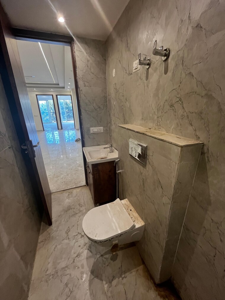 Bathroom, mandi 4 Bedroom 172 Sq.Yd. Builder Floor In Mandi Delhi 9652774