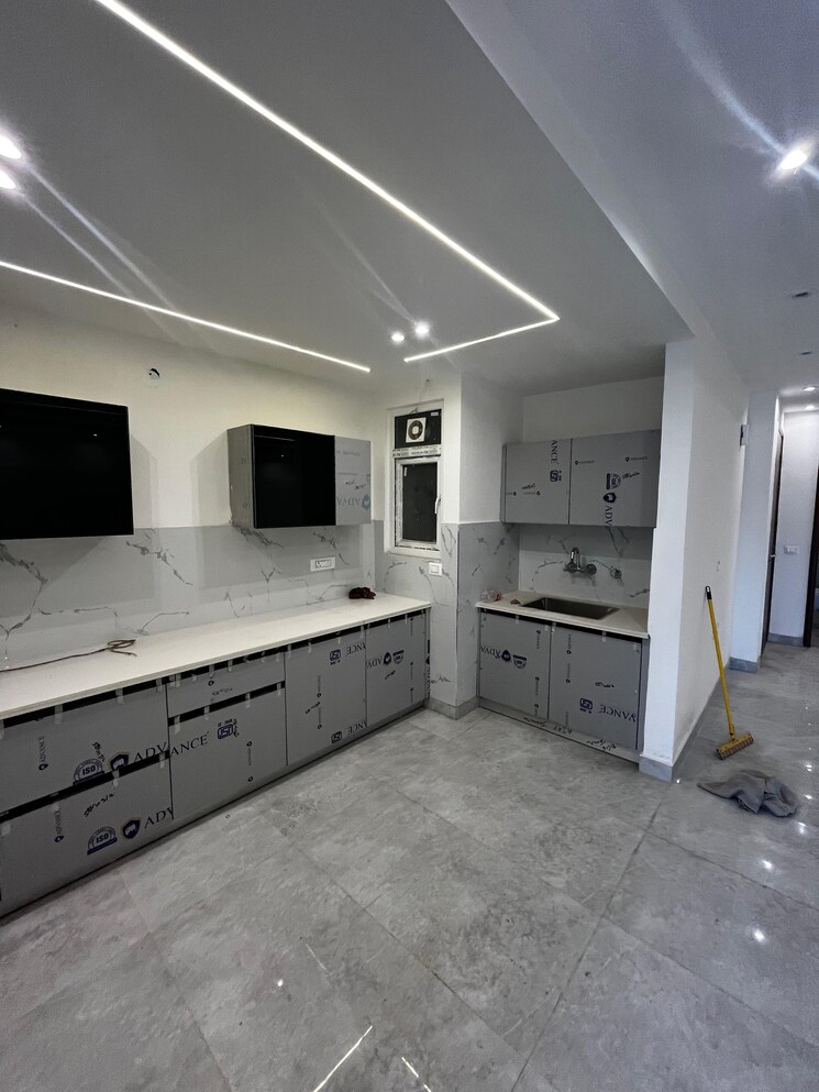 Kitchen, mandi 4 Bedroom 172 Sq.Yd. Builder Floor In Mandi Delhi 9652774