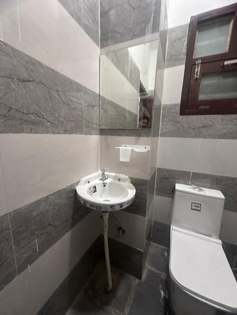 Bathroom, vip road 2 Bedroom 600 Sq.Ft. Apartment In Vip Road Zirakpur 9652794
