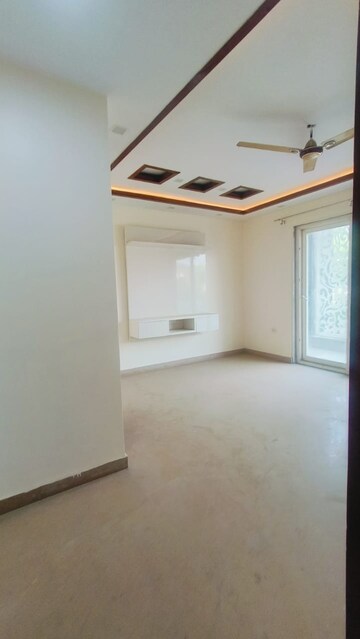 Room in 3 BHK Builder Floor at Sector 85 – for Rent