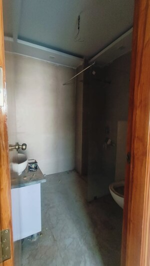 Furnished Amenities in 3 BHK Builder Floor at Sector 85 – for Rent