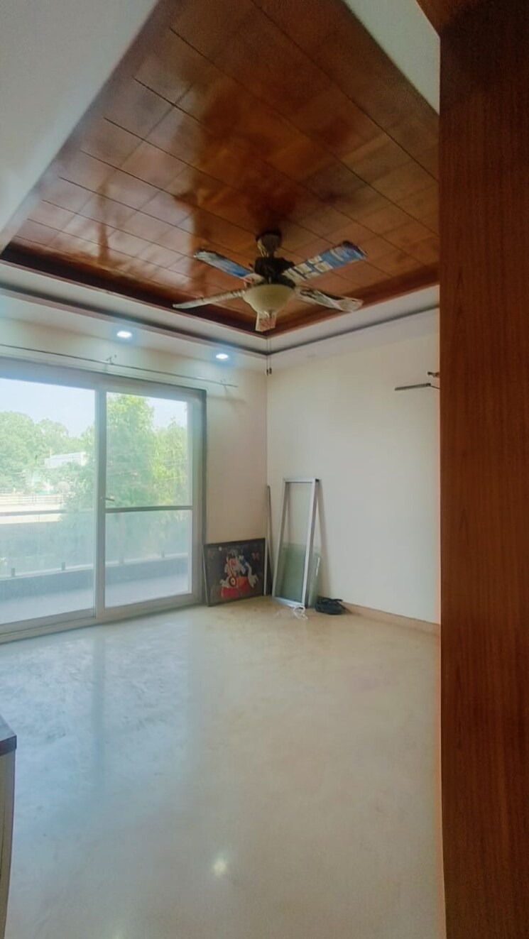 Room, sector 85 3 Bedroom 2250 Sq.Ft. Builder Floor In Sector 85 Faridabad 9652831