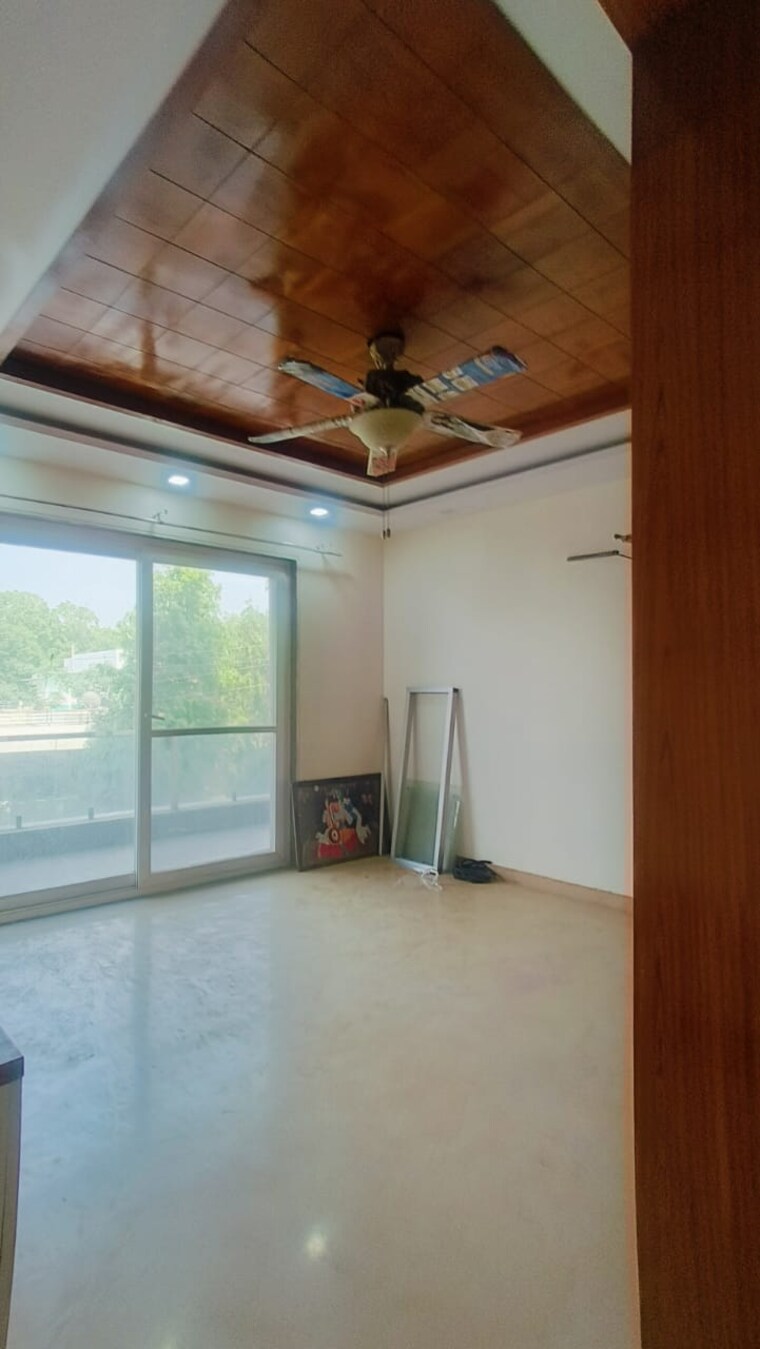 Room, sector 85 3 Bedroom 2250 Sq.Ft. Builder Floor In Sector 85 Faridabad 9652831