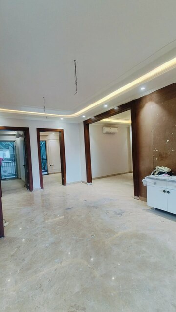 Room in 3 BHK Builder Floor at Sector 85 – for Rent