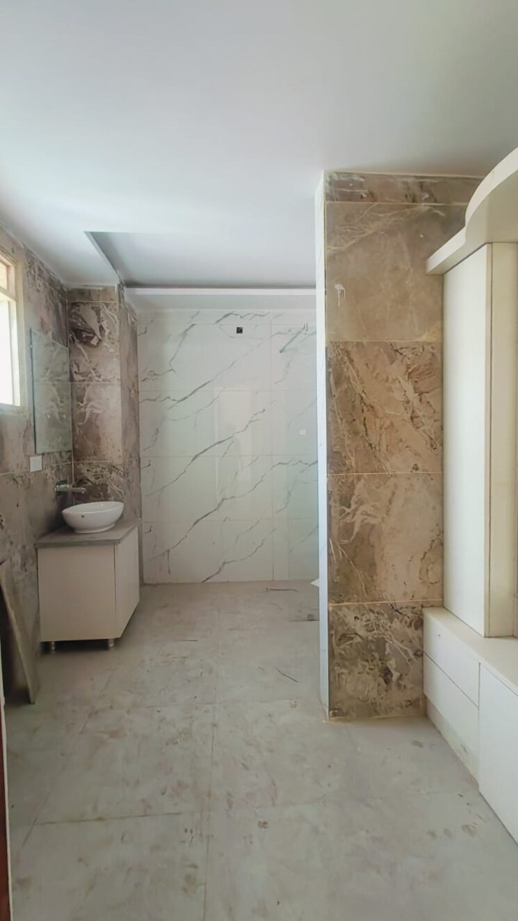 Bathroom, sector 89 3 Bedroom 2250 Sq.Ft. Builder Floor In Sector 89 Faridabad 9652951