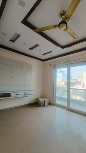 Room in 3 BHK Builder Floor at Sector 89 – for Rent