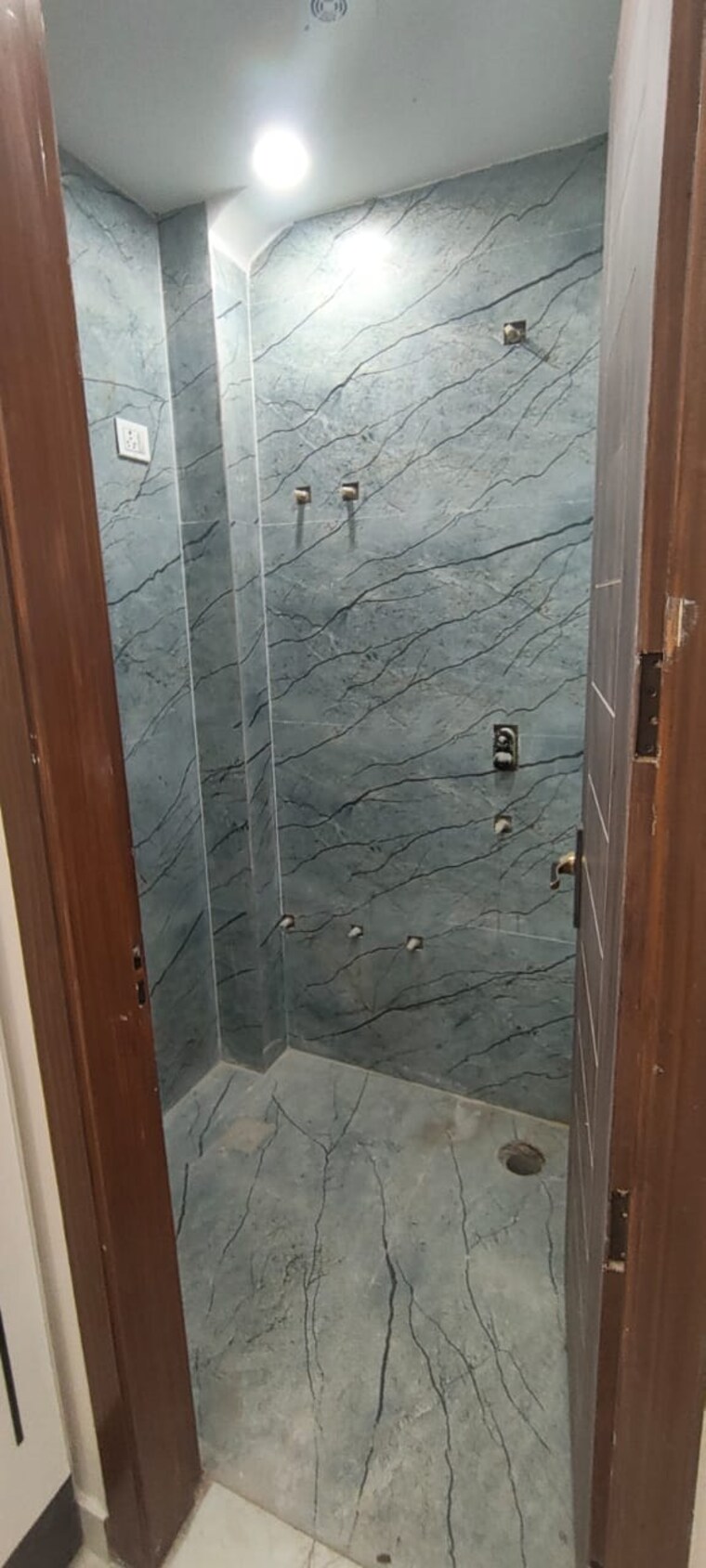 Bathroom, dwarka mor 3 Bedroom 70 Sq.Yd. Builder Floor In Dwarka Mor Delhi 9653075