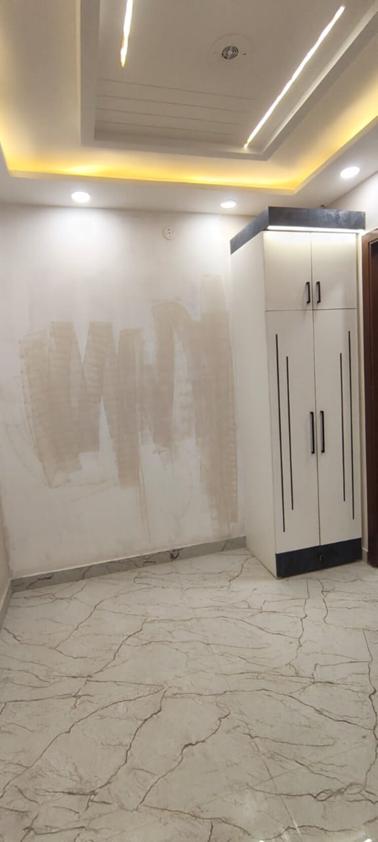 Room, dwarka mor 2 Bedroom 50 Sq.Yd. Builder Floor In Dwarka Mor Delhi 9653119